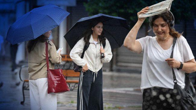 Sağanak yağış geliyor: Sıcaklıklar düşüyor! Meteoroloji saat verdi! İstanbul dahil birçok ilde sağanak yağış ve fırtına…